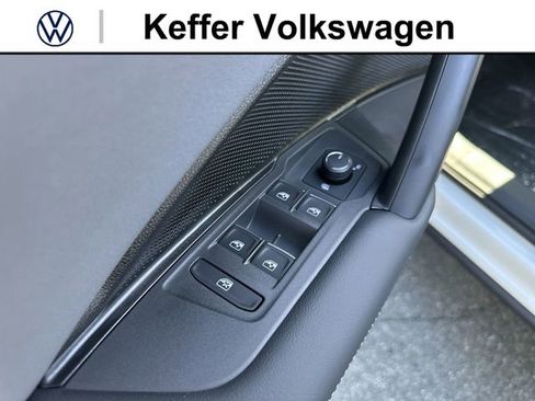 New 2026 Volkswagen Tiguan SE R-Line FWD image 15