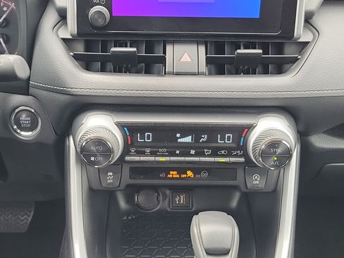 Certified 2025 Toyota RAV4 XLE AWD/4WD image 20