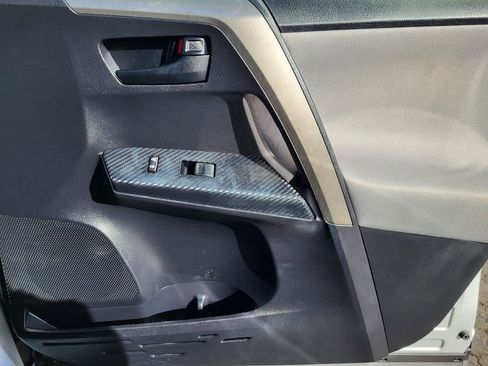 Used 2014 Toyota RAV4 LE image 24