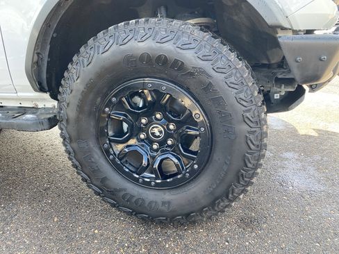 Used 2022 Ford Bronco Wildtrak image 2