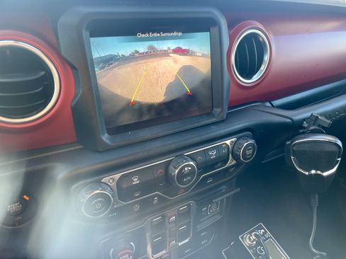 Used 2023 Jeep Wrangler Unlimited Rubicon AWD/4WD image 17