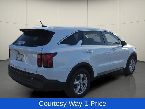 Used 2022 Kia Sorento LX FWD image 9