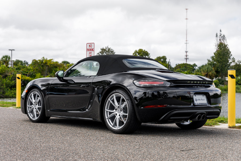 Used 2025 Porsche 718 Boxster RWD image 9