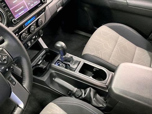 Used 2022 Toyota Tacoma w/ SR5 Package image 16