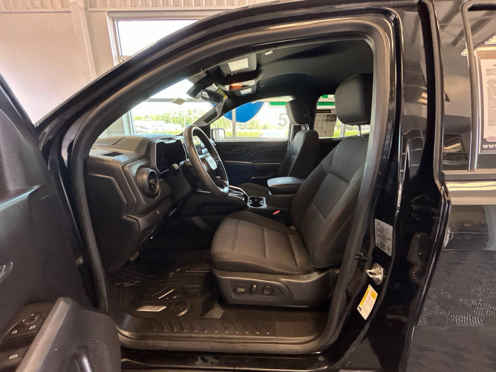 Used 2024 Chevrolet Colorado Trail Boss w/ Technology Package AWD/4WD image 13