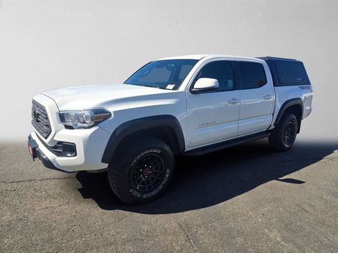 Used 2022 Toyota Tacoma TRD Off-Road w/ Technology Package AWD/4WD image 7