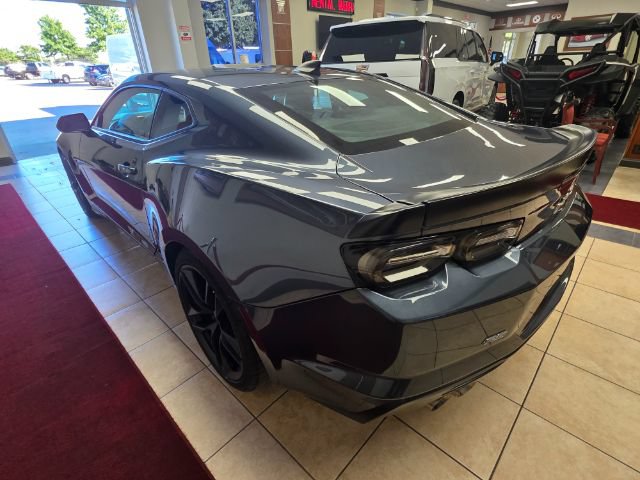 Used 2021 Chevrolet Camaro LT w/ 1LE Track Performance Package RWD image 2
