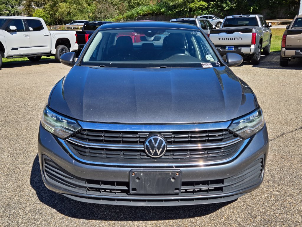 Used 2024 Volkswagen Jetta SE FWD image 9