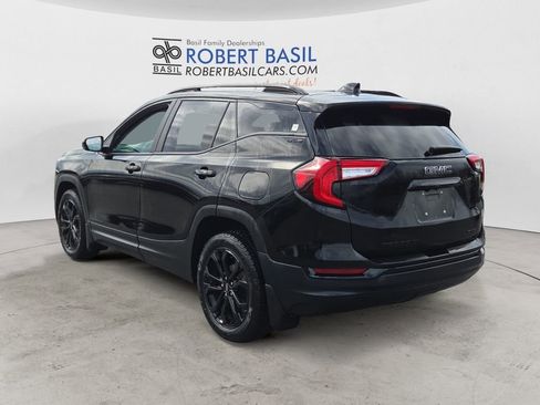 Used 2022 GMC Terrain SLE w/ Driver Convenience Package image 3