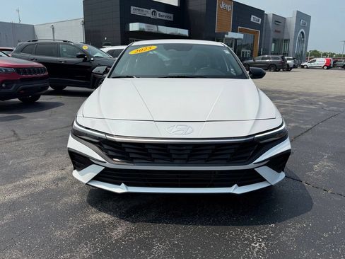 Used 2025 Hyundai Elantra SEL FWD image 2