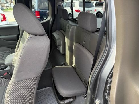 Used 2019 Nissan Frontier SV w/ Value Truck Package AWD/4WD image 12
