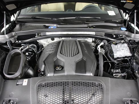 Certified 2025 Porsche Macan image 26