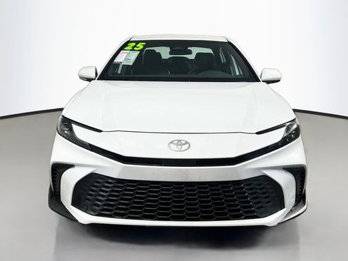 Used 2025 Toyota Camry SE FWD image 11