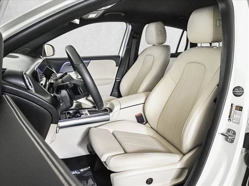 Used 2025 Mercedes-Benz GLA 250 4MATIC image 18