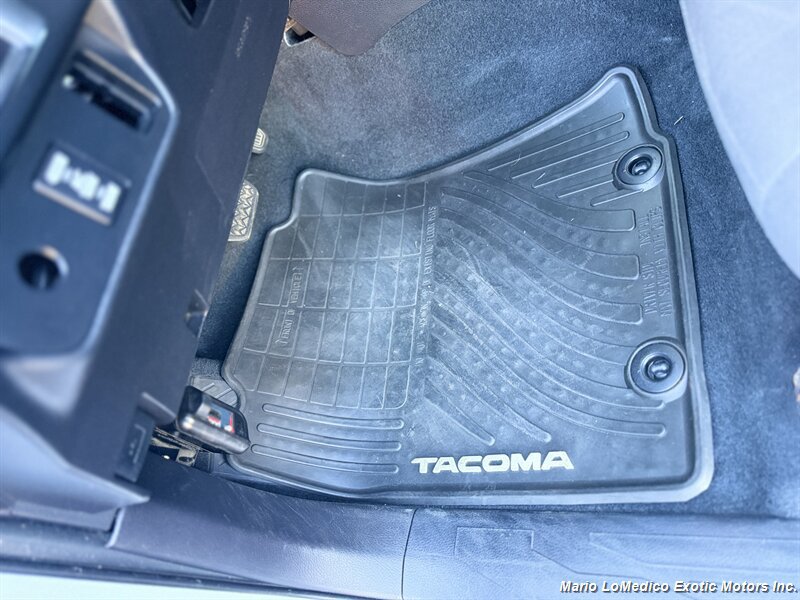Used 2016 Toyota Tacoma TRD Sport AWD/4WD image 24