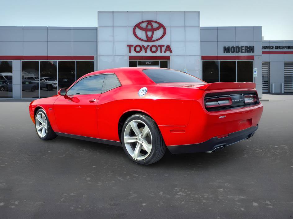 Used 2017 Dodge Challenger R/T RWD image 3