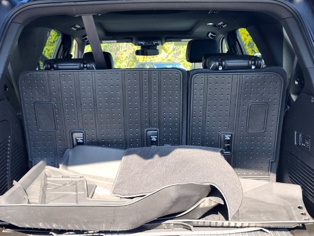 Used 2023 Chevrolet Tahoe Premier AWD/4WD image 32