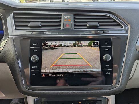 Certified 2022 Volkswagen Tiguan SE image 21