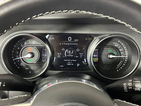 Used 2022 Jeep Wrangler Unlimited Sahara AWD/4WD image 19