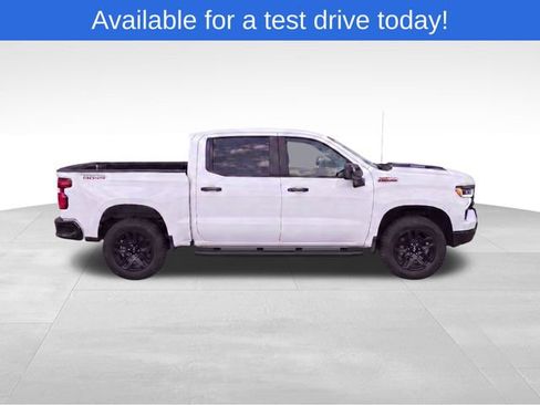 Used 2025 Chevrolet Silverado 1500 LT Trail Boss w/ LT Trail Boss Premium Package AWD/4WD image 3