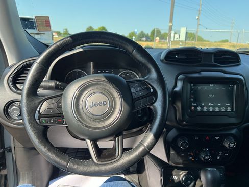 Used 2020 Jeep Renegade Altitude AWD/4WD image 12