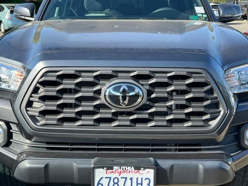 Used 2021 Toyota Tacoma TRD Off-Road w/ Technology Package AWD/4WD image 12