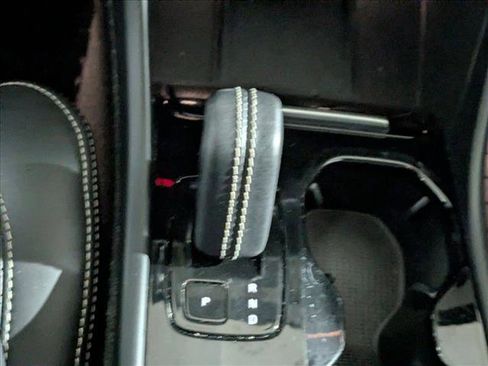 Used 2021 Volvo XC40 P8 Recharge image 12