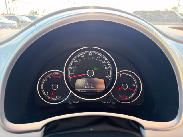 Used 2018 Volkswagen Beetle 2.0T S w/ Style & Comfort Package FWD image 15
