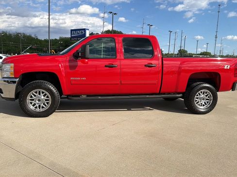 Used 2011 Chevrolet Silverado 2500 LT w/ Interior Plus Package AWD/4WD image 11
