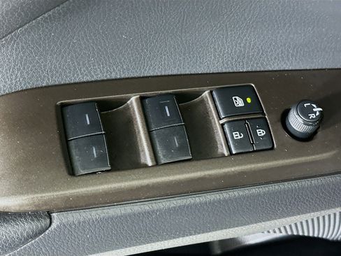 Used 2023 Toyota Camry SE FWD image 14