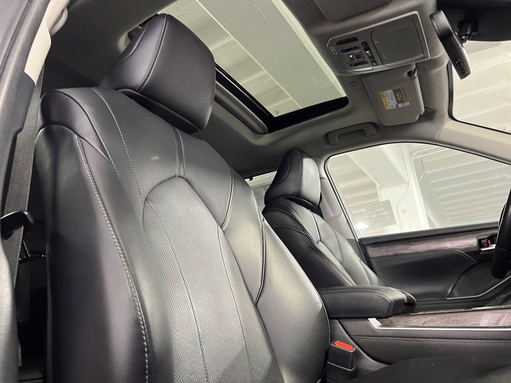 Used 2023 Toyota Highlander Limited AWD/4WD image 25