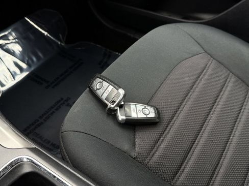 Used 2019 Ford Fusion SE FWD image 36