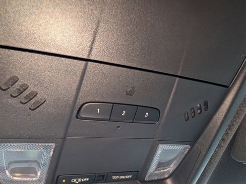 Used 2023 Buick Enclave Essence image 31