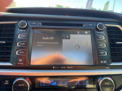 Used 2017 Toyota Highlander Limited AWD/4WD image 29