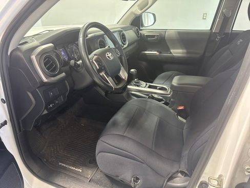 Used 2020 Toyota Tacoma SR5 image 12