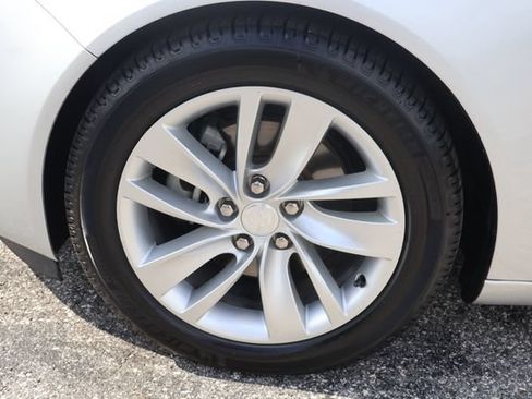 Used 2016 Buick Regal FWD image 11