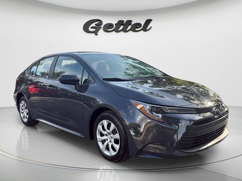 Used 2024 Toyota Corolla LE FWD image 3