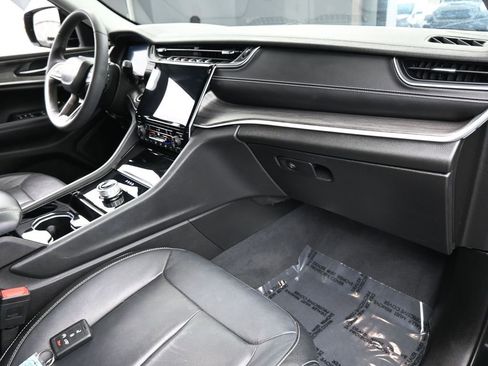 Used 2023 Jeep Grand Cherokee Limited w/ Black Appearance Package image 47