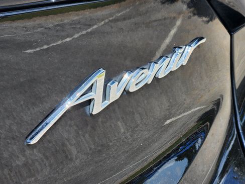 Used 2024 Buick Encore GX Avenir w/ Avenir Technology Package FWD image 29