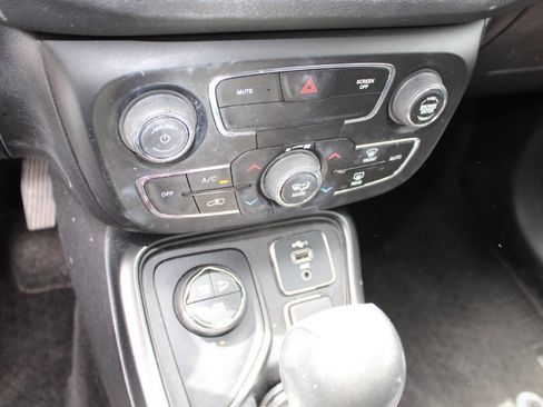 Used 2019 Jeep Compass Trailhawk AWD/4WD image 17