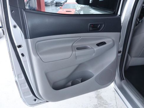 Used 2015 Toyota Tacoma PreRunner w/ TRD Off-Road Package RWD image 29