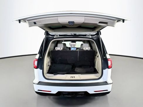 Used 2021 Lincoln Navigator Reserve w/ Luxury Package RWD image 29
