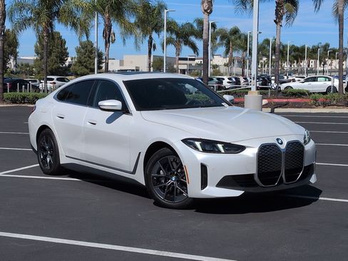 Used 2025 BMW i4 eDrive40 w/ Parking Assistance Package RWD image 2