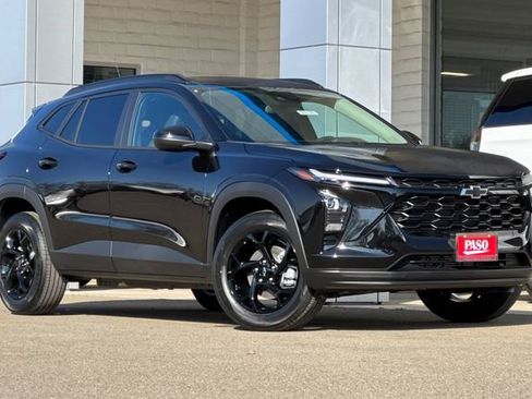 New 2026 Chevrolet Trax LT w/ Midnight Edition image 2
