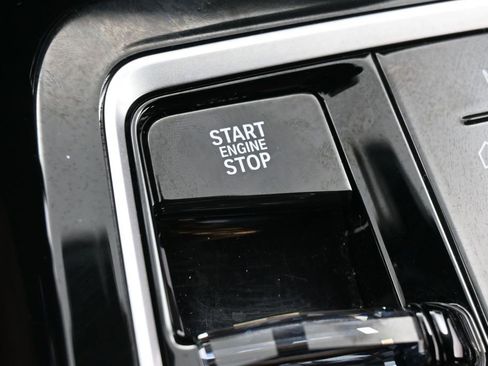 Used 2025 BMW 740i xDrive AWD/4WD image 26