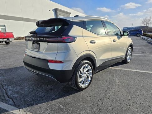 Used 2023 Chevrolet Bolt EUV LT w/ Comfort Package image 5