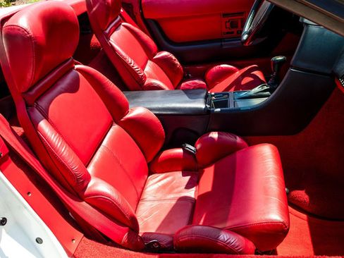Used 1991 Chevrolet Corvette Convertible RWD image 25