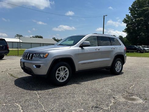 Used 2019 Jeep Grand Cherokee Laredo image 1