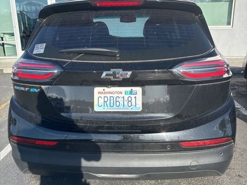 Used 2022 Chevrolet Bolt LT w/ Infotainment Package FWD image 6