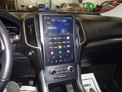 Certified 2022 Ford Edge SEL w/ Convenience Package image 5